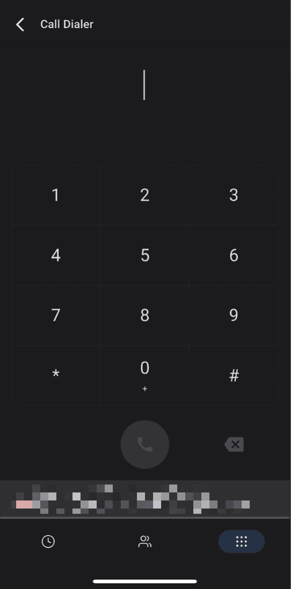 El teclado numérico de la app, para marcar un número que todavía no está en la base. Abajo se ve con qué número del negocio va a salir la llamada, y las tres pestañas del pie son el historial, los contactos y este teclado.