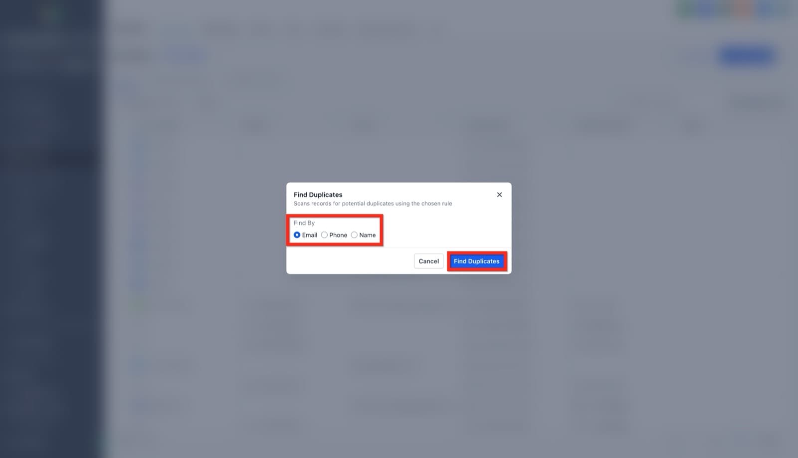 La búsqueda arranca con una ventana chica sobre la lista de contactos: elegís por cuál de los tres datos comparar —correo, teléfono o nombre— y confirmás. Se busca por uno a la vez, así que conviene pasar el teléfono primero.