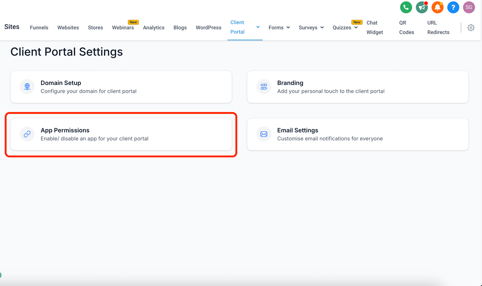 Los ajustes del portal son cuatro bloques: la dirección web desde la que se entra, la marca con la que se ve, qué secciones quedan habilitadas —el recuadrado— y los avisos por correo que salen a los clientes.