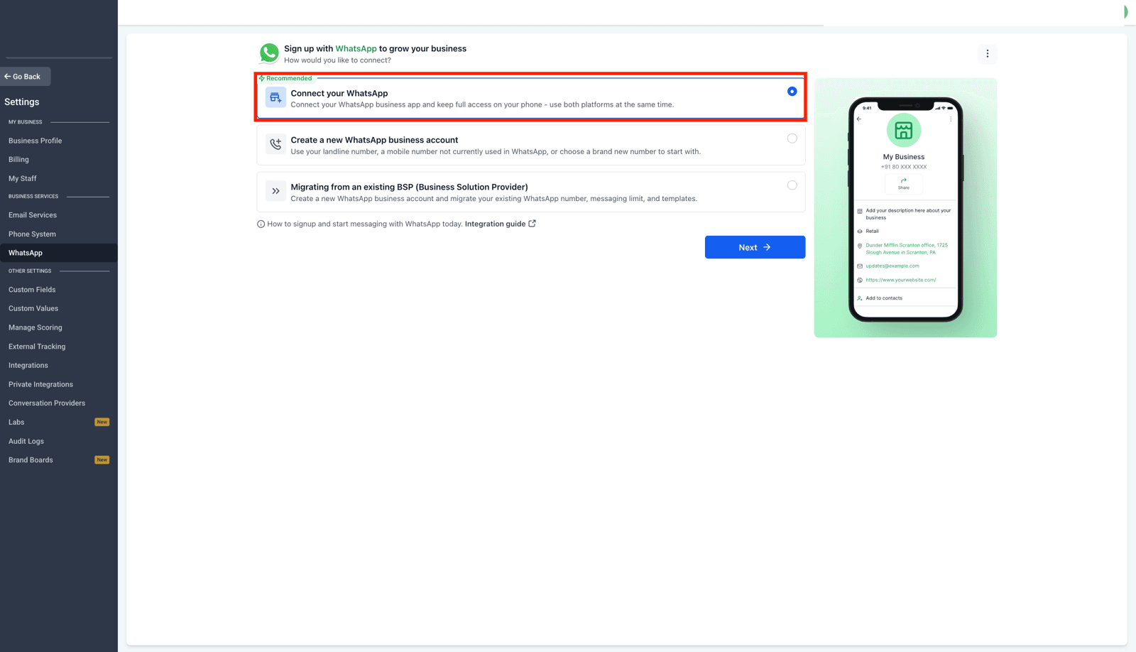 Al arrancar la conexión te preguntan por dónde venís: usar el WhatsApp que ya tenés andando en el celular, crear una cuenta de WhatsApp Business nueva con un número libre, o migrar desde otro proveedor. La primera opción es la que viene marcada por defecto. A la derecha se previsualiza cómo va a ver tu perfil el cliente.