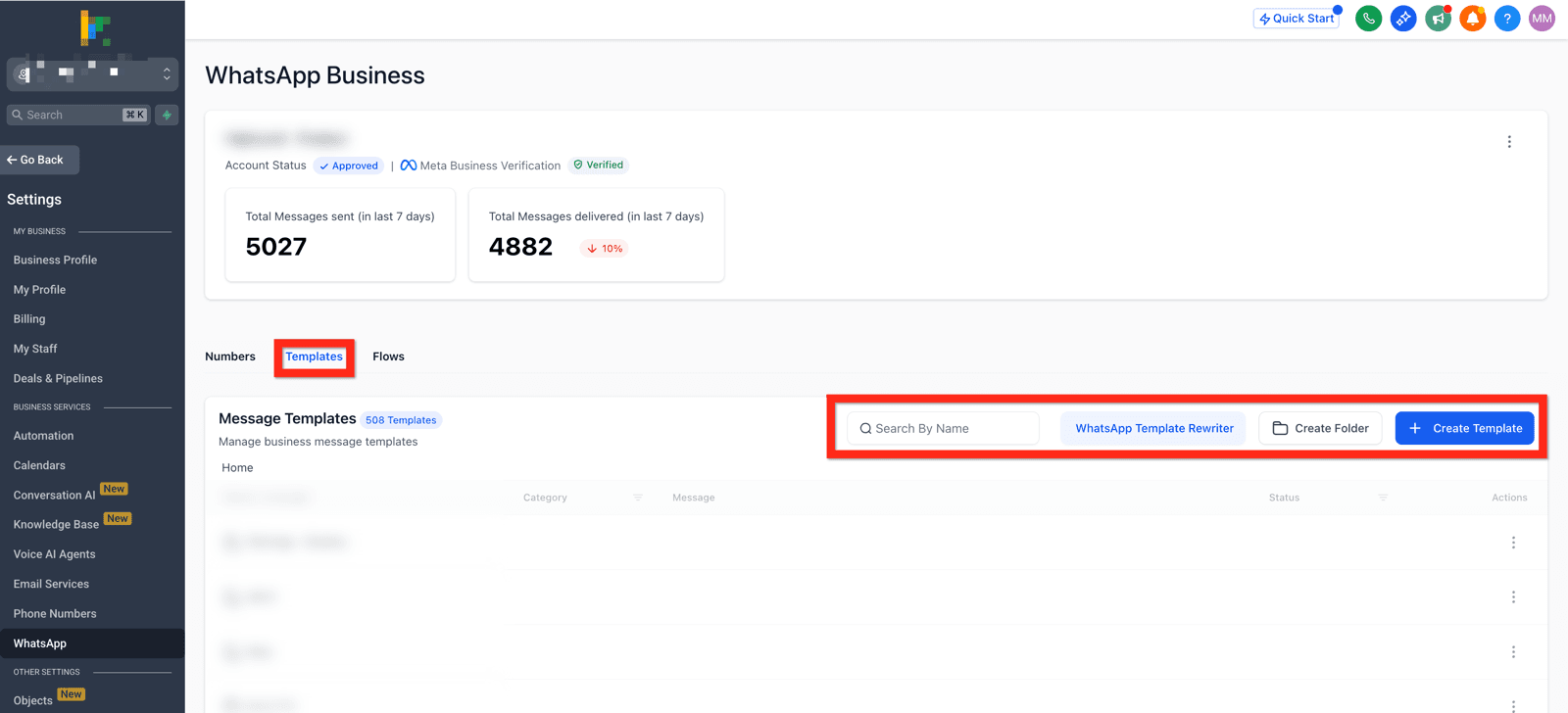 El módulo vive en la configuración de la cuenta, en el bloque de servicios empresariales. Una vez activo se organiza en tres solapas —los números conectados, las plantillas aprobadas y los flujos interactivos—, y arriba quedan a la vista el estado de la cuenta y los mensajes de la última semana.